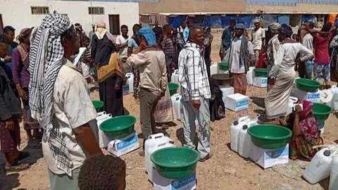 Yemeníes reciben ayuda. (unicef_yemen)