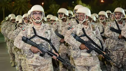 Soldados de Emiratos Árabes, durante una ceremonia de graduación en Abu Dhabi. (WAM)