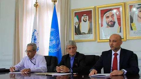 Un momento de la firma de la ayuda emiratí a Cuba.