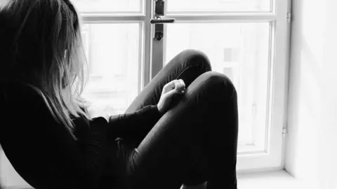 Imagen de una mujer abatida no relacionada con el caso usada para ilustrar la noticia. (pxhere.com)