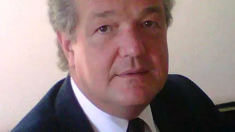 Francis Matthew, editor general de Gulf News, en una foto de su perfil de Facebook.