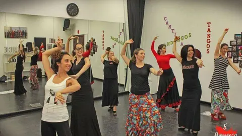 Clases grupales de flamenco en Dubai. (Cedida)