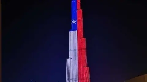 El Burj Khalifa con la bandera de Chile.
