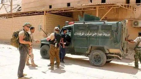 En la imagen de EFE, combatientes en Libia.