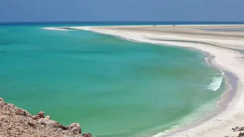 La costa de la isla de Socotra en Yemen.