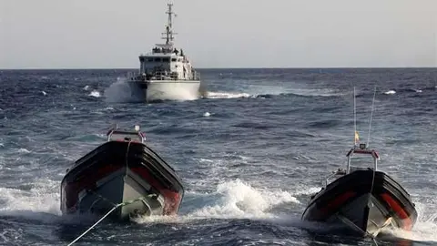 En la imagen de Reuters, patrulleras costeras en Libia.