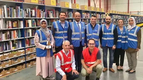 Editores emiratíes en la sede de la empresa española Logista.