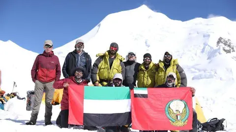 Militares emiratíes en las cumbres de Himalaya. (WAM)
