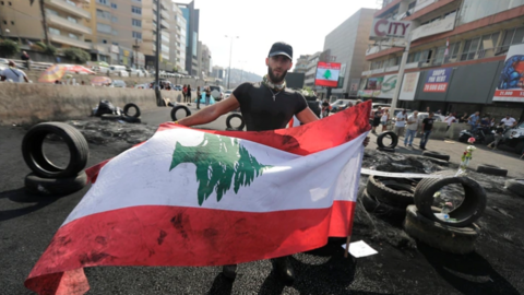 Un manifestante en Beirut. (AFP)