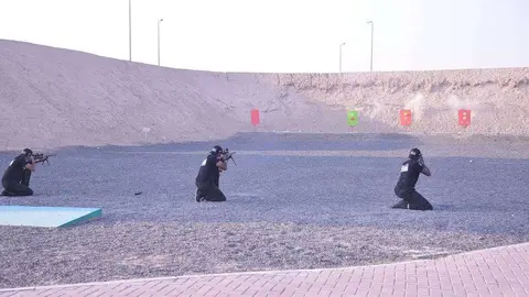 La Policía de Dubai difundió esta imagen con las dos nuevas mujeres francotiradores.