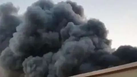 Una imagen de Twitter del humo del incendio.