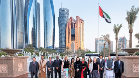 Algunos de los diplomáticos extranjeros que participan en el programa. (WAM)