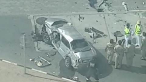 Estado en el que quedó el vehículo tras caer del tercer piso del aparcamiento.