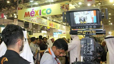 El Pabellón de México en la Feria Internacional del Libro de Sharjah está recibiendo un aluvión de visitas. (EL CORREO)