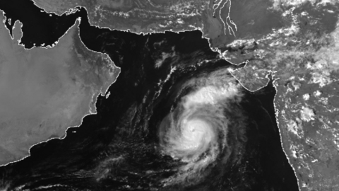 Una imagen actualizada del ciclón Maha en el Golfo Arábigo.