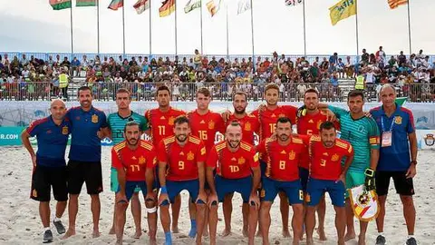 Una imagen de la selección de Fútbol Playa de España 2019 en Dubai.