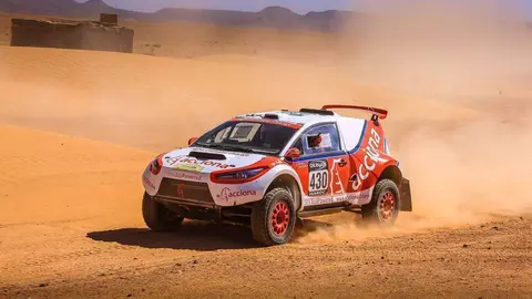 El 'Acciona 100% Ecopowered' a plena acción acción en el desierto. (Cedida)