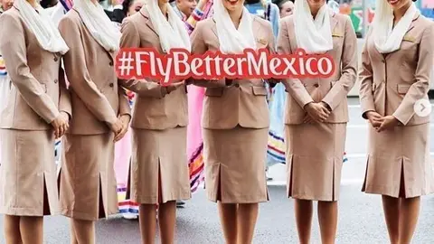 Personal de cabina de Emirates en Ciudad de México.