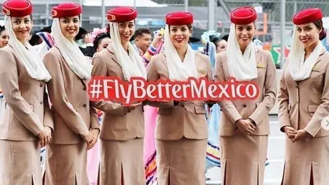 Personal de cabina de Emirates en Ciudad de México.
