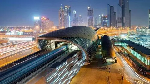 Una imagen de una estación del Metro de Dubai.