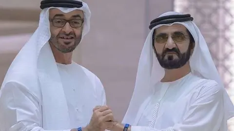 El gobernante de Dubai y el príncipe heredero de Abu Dhabi durante el acto de este domingo.