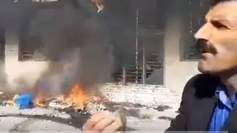 Protestas en la ciudad iraní de Behbahan por la subida del precio de la gasolina. (Captura de vídeo de Twitter)
