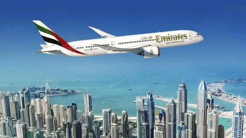 Avión de Emirates sobrevolando Dubai (Medios oficiales Emirates)