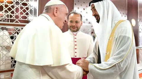 El presidente de EAU da la bievenida al Papa en febrero de 2019. (@MohamedBinZayed)
