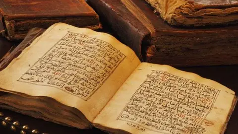 La Biblioteca Islámica de la Agencia Española de Cooperación Internacional para el Desarrollo cuenta con más de 100.000 documentos entre sus fondos. (Fuente externa)