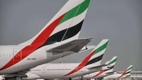 Aviones de Emirates en el Aeropuerto Internacional de Dubai. (Twitter)