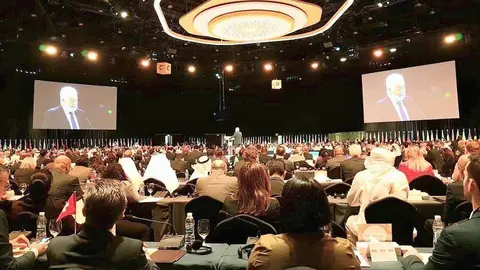 El español Vicente G. Loscertales, durante su intervención ante los 1.000 delegados que asisten a la IV Reunión de Participantes en Expo Dubai 2020. (@EmbEspEAU)
