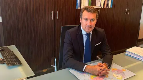 Víctor Argüello, director de Banco Sabadell en Oriente Medio, en el despacho de su oficina en Dubai. (Cedida)