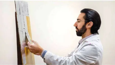 José Carlos Villarejo trabaja en su taller de Córdoba.