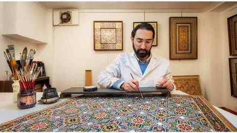 José Carlos Villarejo trabaja en su taller de Córdoba.