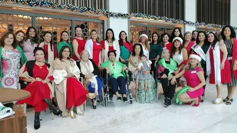 Miembros del Club Damas Latinas de Dubai en el Jumeirah Beach Hotel. (EL CORREO)