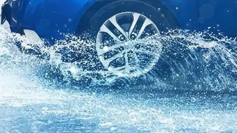 La Policía de Dubai difundió esta imagen con las recomendaciones para conducir con lluvia.