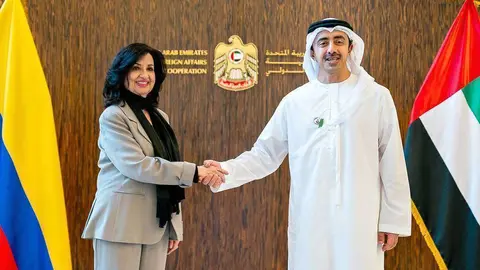 Los ministros de Exteriores de Emiratos Árabes y Colombia en Abu Dhabi. (WAM)