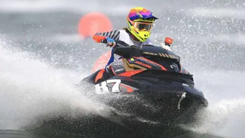 La campeona colombiana de Motonáutica.