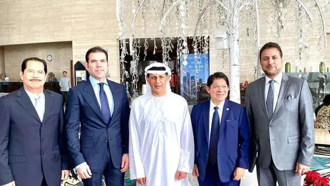 En el centro el embajador Salem Alowais y primero por la izquierda el general Óscar Mújica.