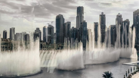 Una vista de la Fuente de Dubai.