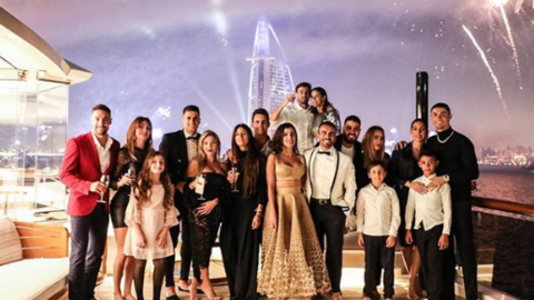 Cristiano Ronaldo, su novia y unos amigos celebraron la llegada de este año en Dubai.
