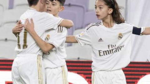 Jugadores del Real Madrid alevín durante un encuentro en Al Ain.