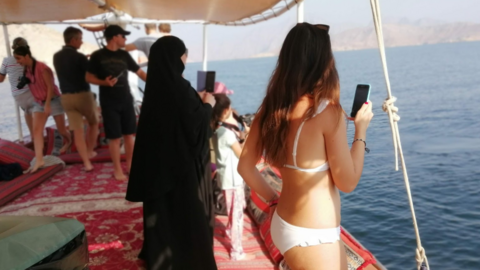 Mujeres en el Golfo Arábigo. (EL CORREO)