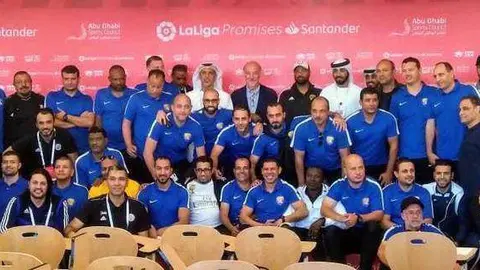 Vicente del Bosque junto a algunos de los asistentes al taller. (Richard Ramos)