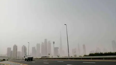 Imagen de una tormenta de arena en Dubai. (EL CORREO)