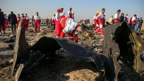 En la imagen de Reuters, el avión ucraniano siniestrado.