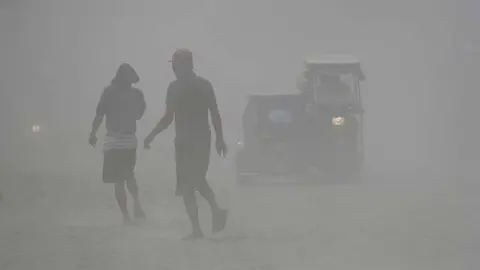 Cenizas volcánicas cubren Manila.