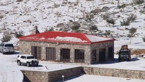 Una imagen nevada de Jebel Jais este miércoles.(Hussein Al Tunaiji / Especial para Gulf News)