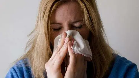 Los síntomas del nuevo coronavirus son parecidos a los de un resfriado.