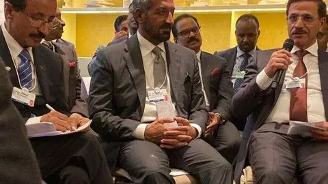 El jequeAhmed bin Saeed Al Maktoum, presidente de la Autoridad de Aviación Civil de Dubai hablando en Davos. (Twitter)